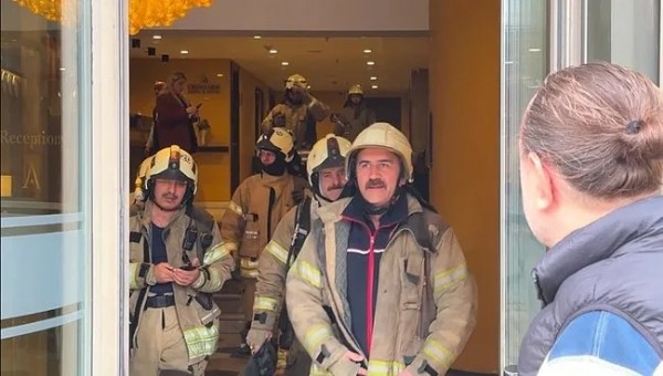 İstanbul Mecidiyeköy'deki otelin elektrik panosunda yangın çıktı!